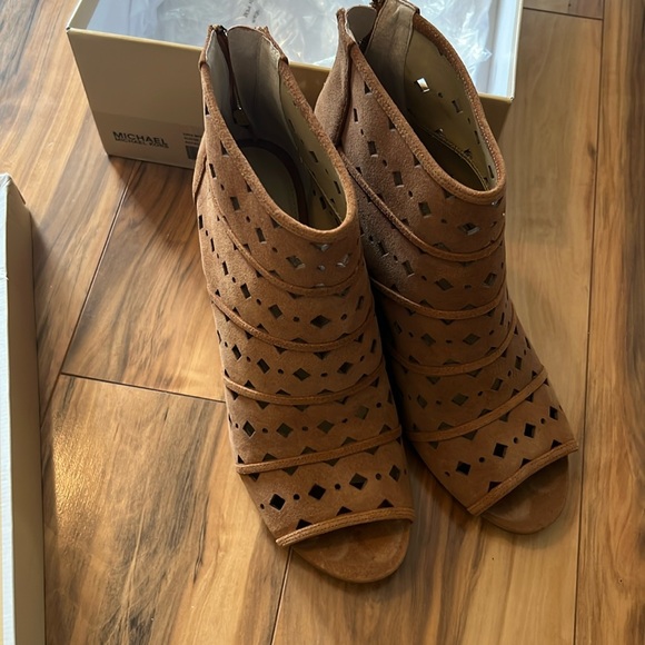 Michael Kors Booties Size 9.5 - Picture 1 of 6